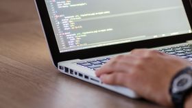 Ce salariu au programatorii în Java? Sunt printre cei mai bine plătiți din domeniul IT